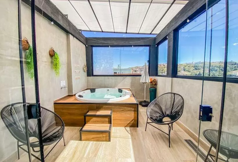 Uai House Com Jacuzzi, Teto Rooftop Retrátil E Colchão Massageador