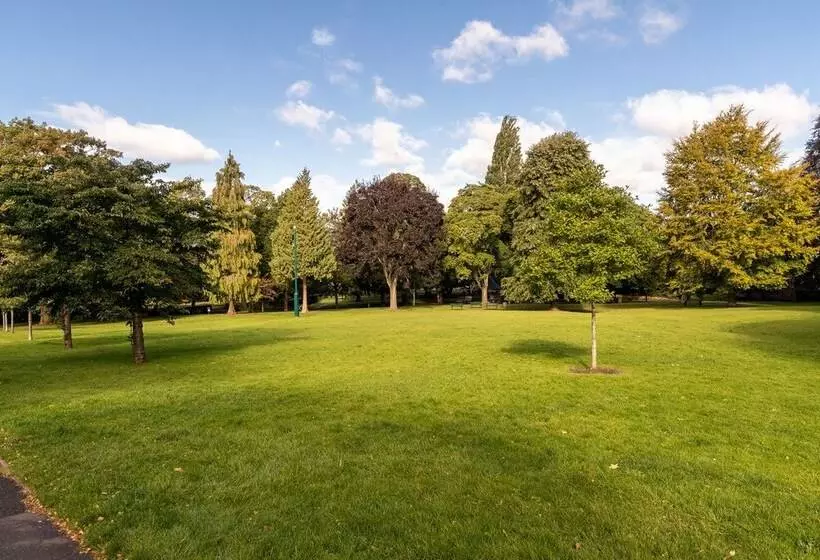 Inviting 1 Bed Apartment In Banbury