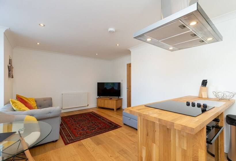 Inviting 1 Bed Apartment In Banbury