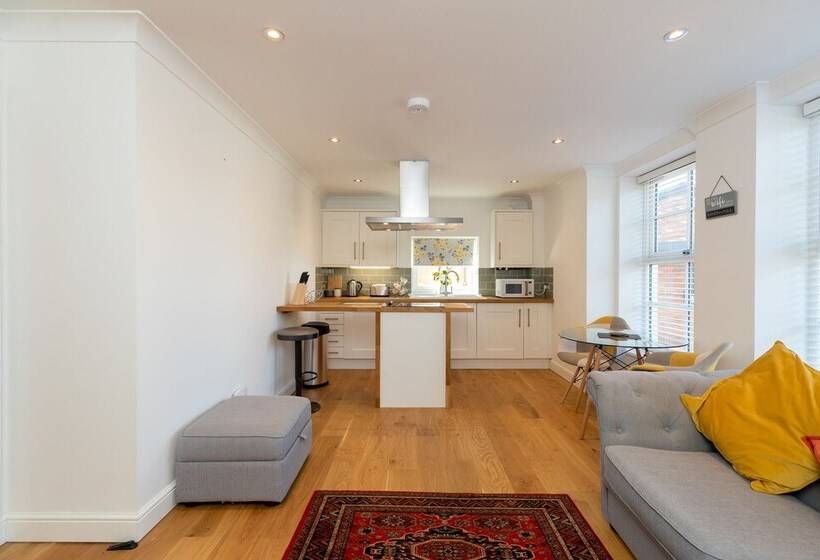 Inviting 1 Bed Apartment In Banbury