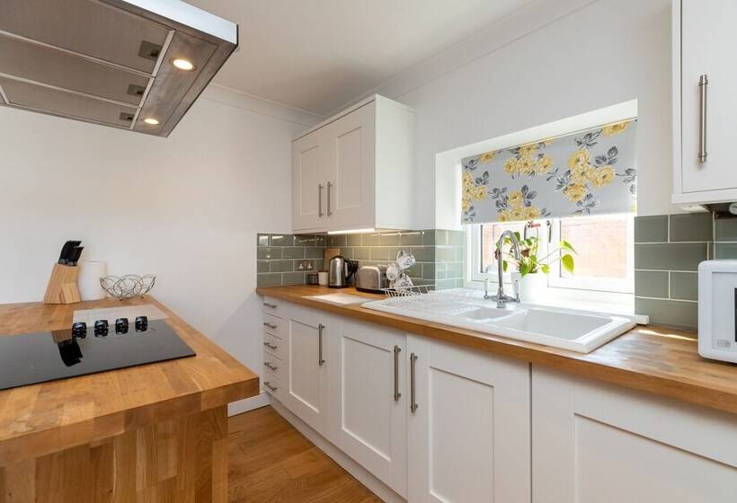 Inviting 1 Bed Apartment In Banbury