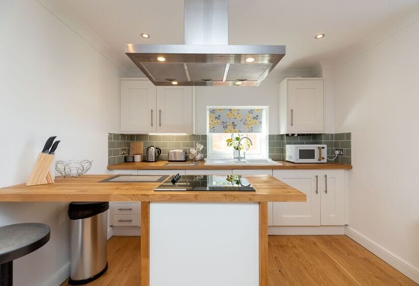 Inviting 1 Bed Apartment In Banbury