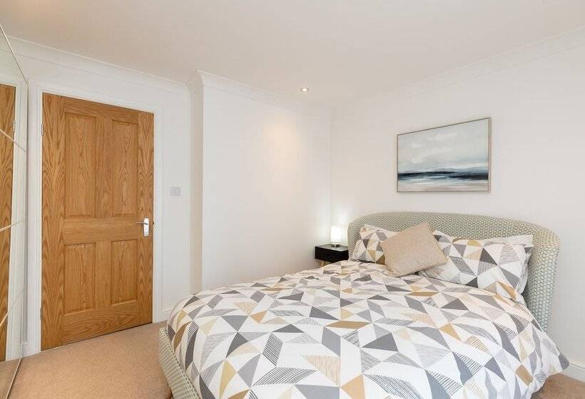 Inviting 1 Bed Apartment In Banbury