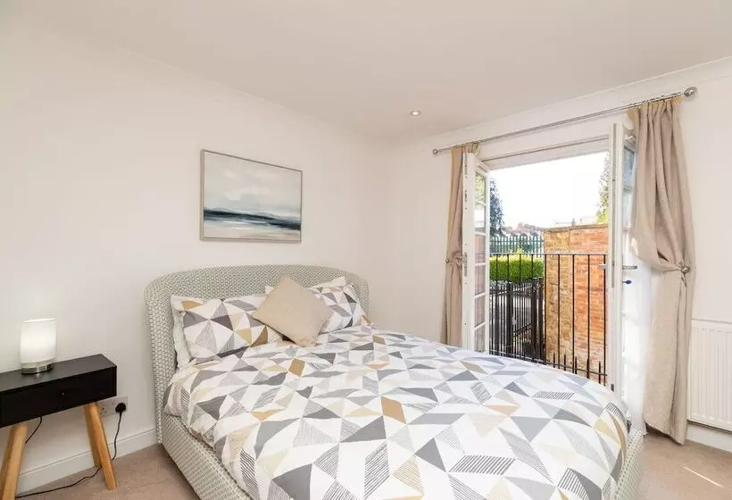 Inviting 1 Bed Apartment In Banbury