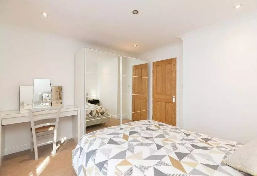 Inviting 1 Bed Apartment In Banbury