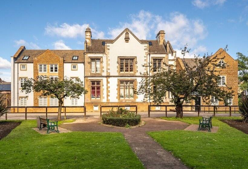 Inviting 1 Bed Apartment In Banbury