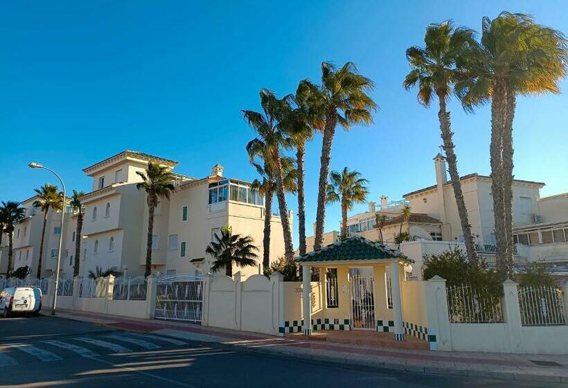 Maison Entiere Avec Piscine, Wifi, Grand Solarium Et Terrain Arbore