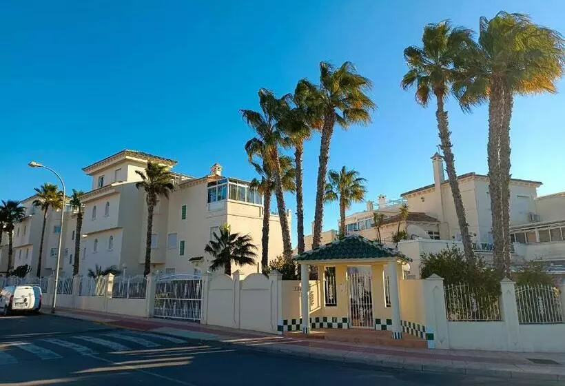 Maison Entiere Avec Piscine, Wifi, Grand Solarium Et Terrain Arbore
