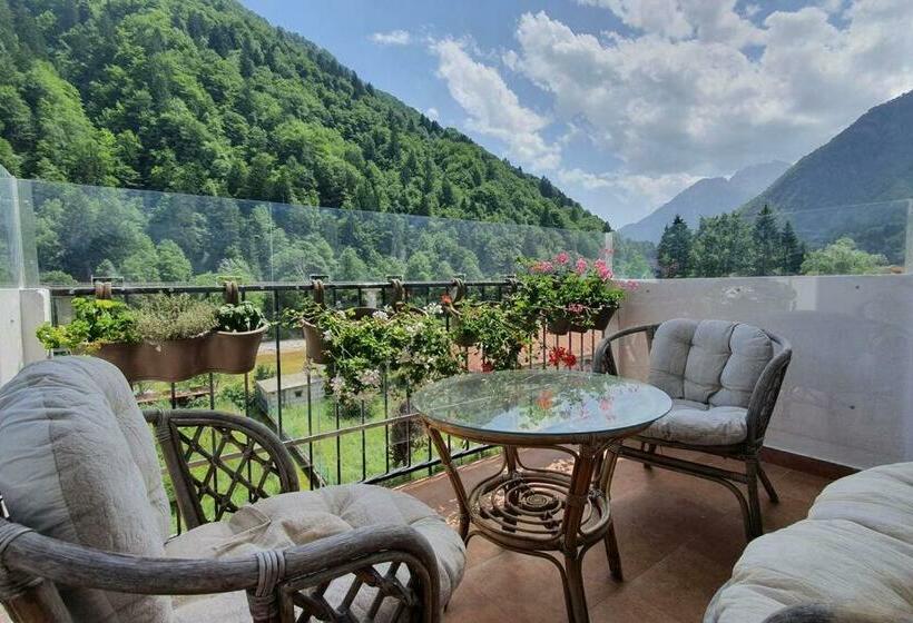 Lovely Mountain Apartment In The Alps