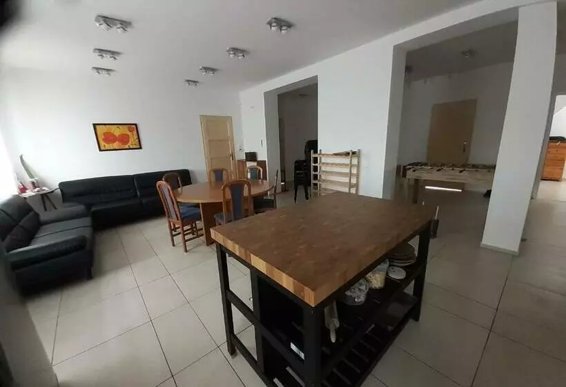 Mulató Utca 1, 8 Személyre