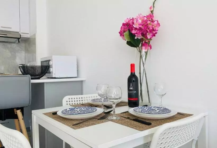 Pink Flamingo 1 Br Apartment In Larnaca