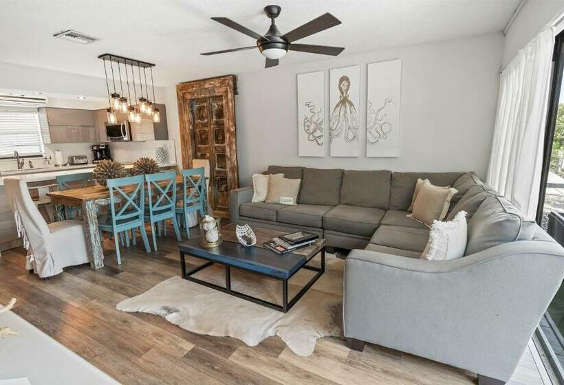 Voted Key Largo S #1 Destination, Pool, Marina, Kayaks, Tennis, Pickle Ball