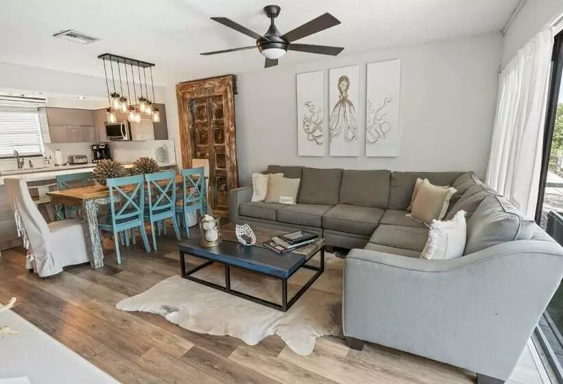 Voted Key Largo S #1 Destination, Pool, Marina, Kayaks, Tennis, Pickle Ball