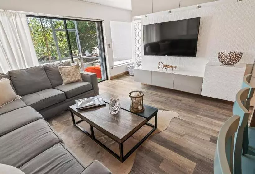 Voted Key Largo S #1 Destination, Pool, Marina, Kayaks, Tennis, Pickle Ball