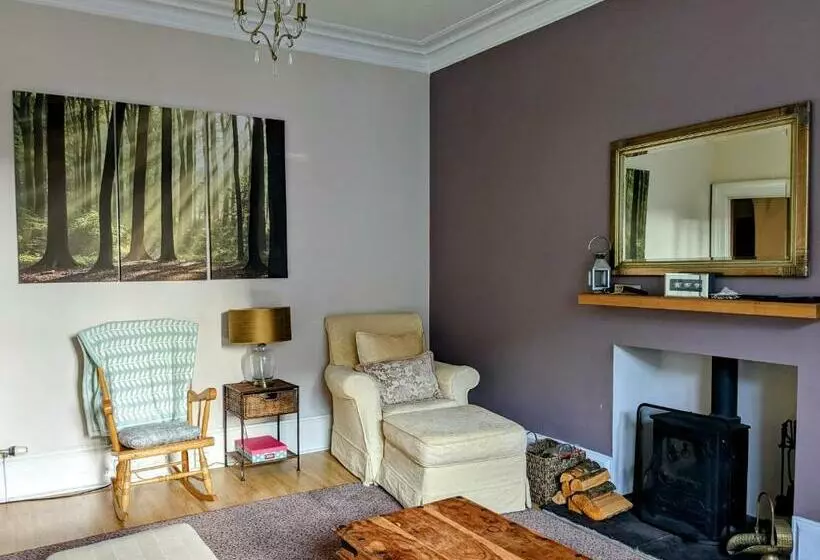 Huge 4 Bed Apt   Perfect Base To Explore The Borders