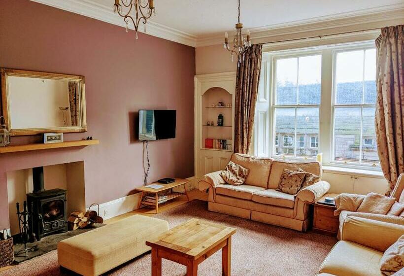 Huge 4 Bed Apt   Perfect Base To Explore The Borders