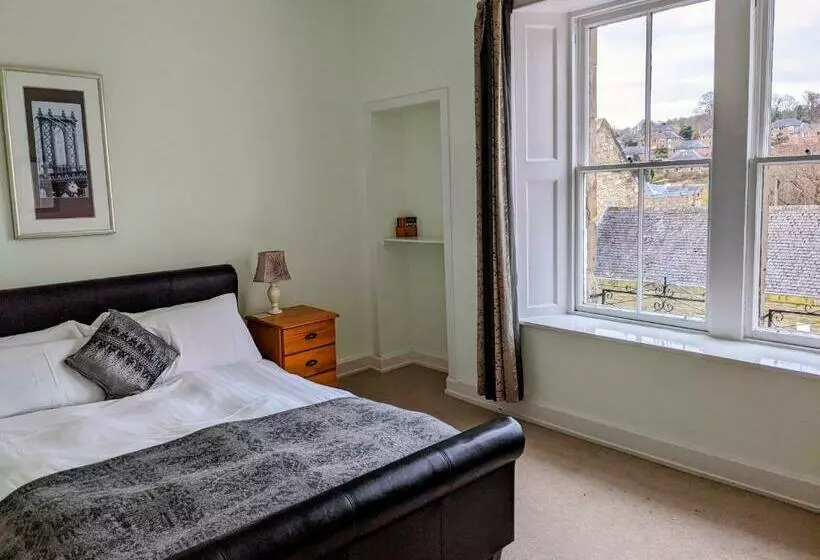 Huge 4 Bed Apt   Perfect Base To Explore The Borders