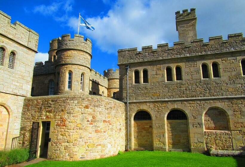 Huge 4 Bed Apt   Perfect Base To Explore The Borders