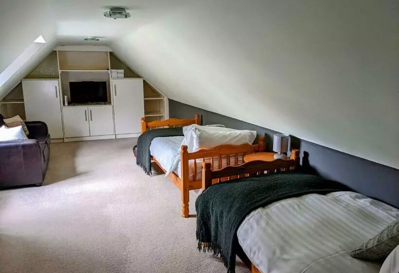 Huge 4 Bed Apt   Perfect Base To Explore The Borders