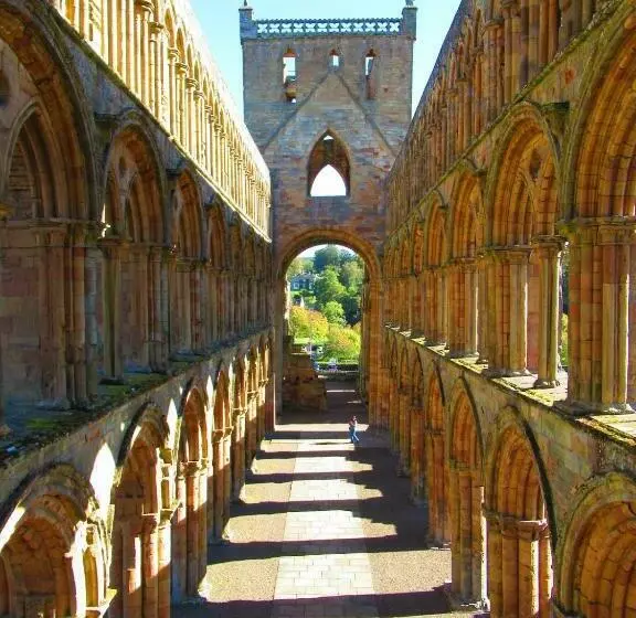 Huge 4 Bed Apt   Perfect Base To Explore The Borders