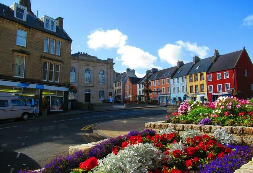 Huge 4 Bed Apt   Perfect Base To Explore The Borders