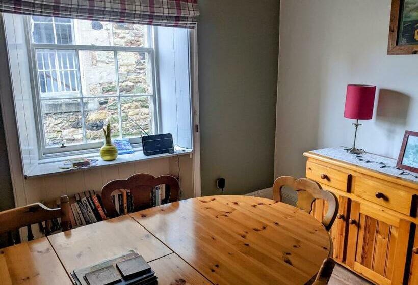 Huge 4 Bed Apt   Perfect Base To Explore The Borders