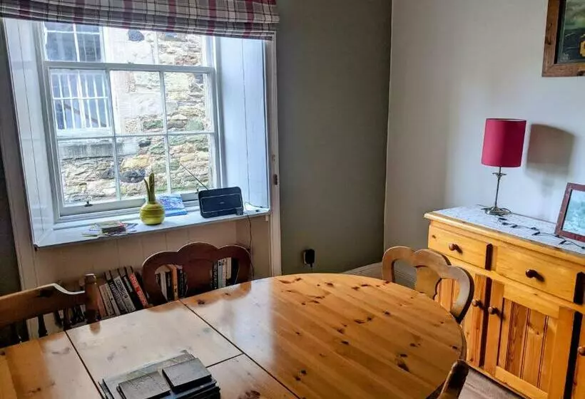 Huge 4 Bed Apt   Perfect Base To Explore The Borders