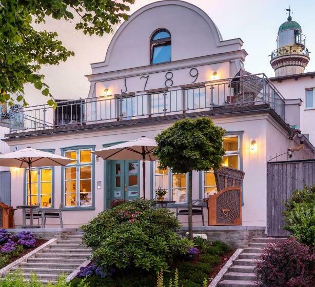 Kapitaenshaus In Wasserlage! Traumapartments Warnemuende