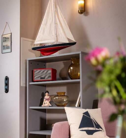 Kapitaenshaus In Wasserlage! Traumapartments Warnemuende