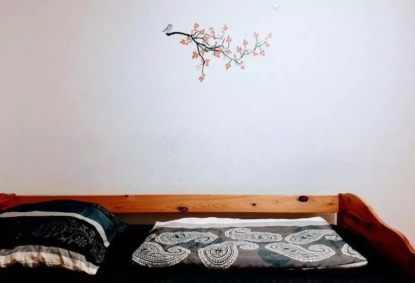 Budget Rooms In Halle With Shared Bathroom, Free Wifi, Netflix & Ipad