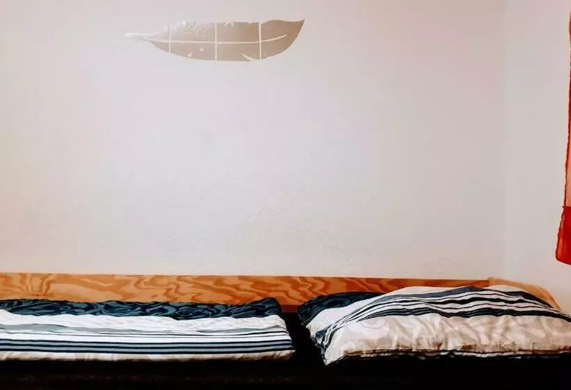 Budget Rooms In Halle With Shared Bathroom, Free Wifi, Netflix & Ipad