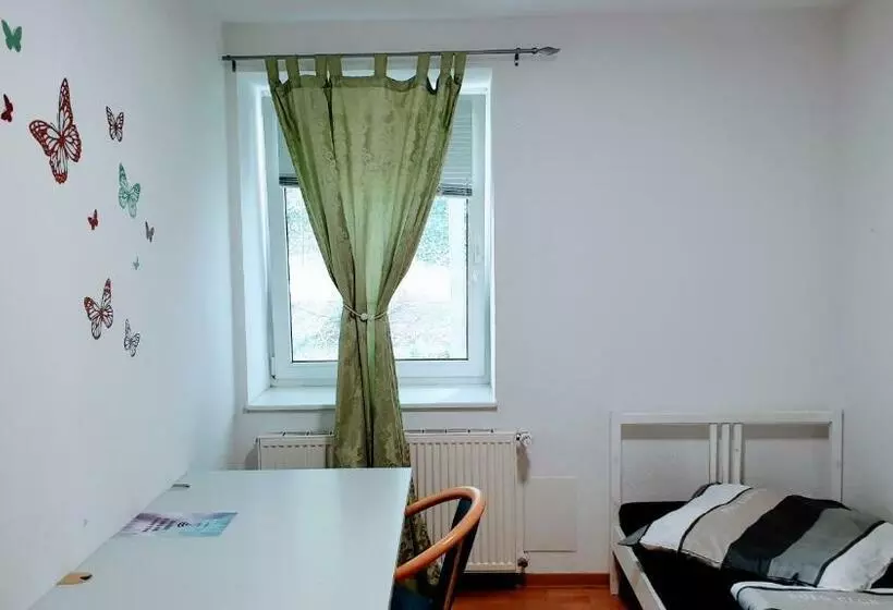Budget Rooms In Halle With Shared Bathroom, Free Wifi, Netflix & Ipad