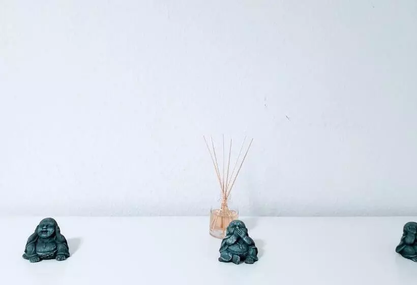 Budget Rooms In Halle With Shared Bathroom, Free Wifi, Netflix & Ipad