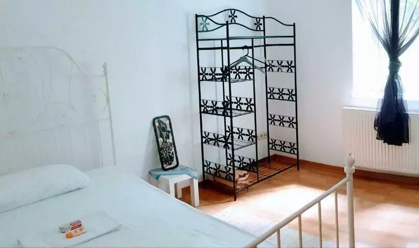 Budget Rooms In Halle With Shared Bathroom, Free Wifi, Netflix & Ipad