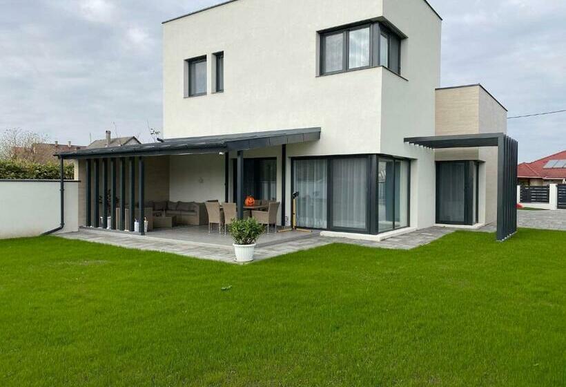 Amira Apartman & Wellness