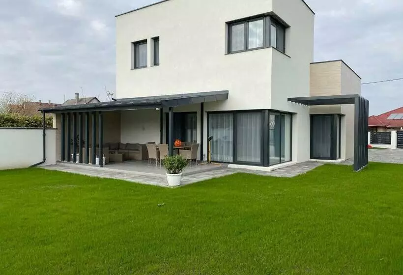 Amira Apartman & Wellness