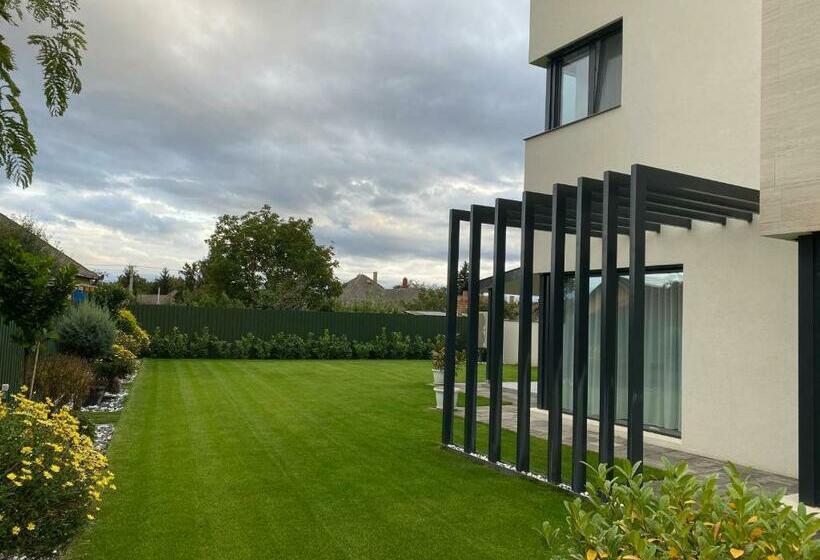 Amira Apartman & Wellness