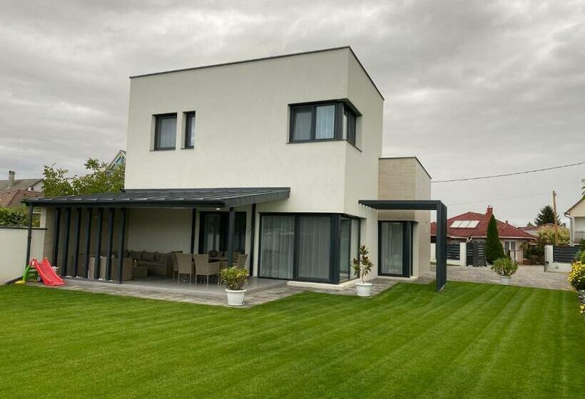 Amira Apartman & Wellness