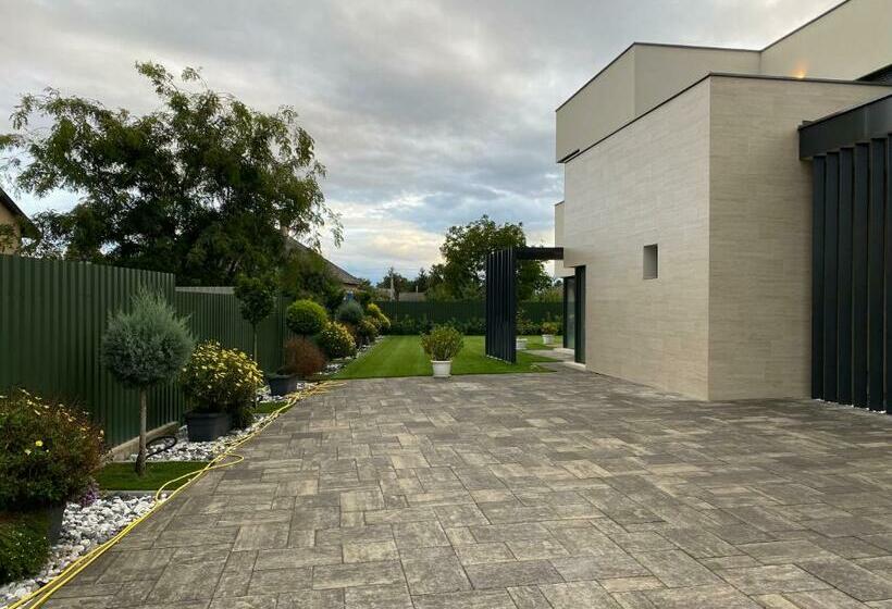 Amira Apartman & Wellness