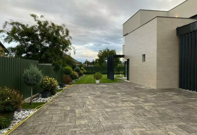 Amira Apartman & Wellness