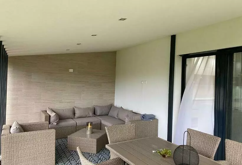 Amira Apartman & Wellness