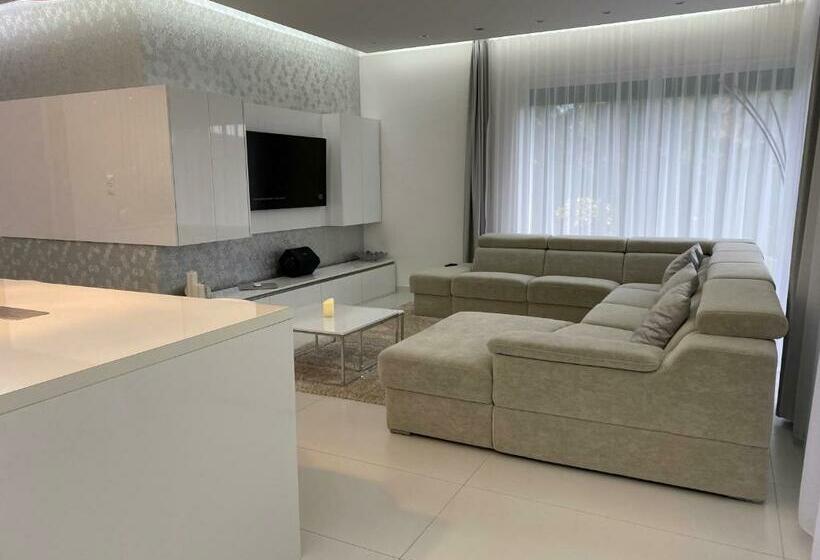 Amira Apartman & Wellness