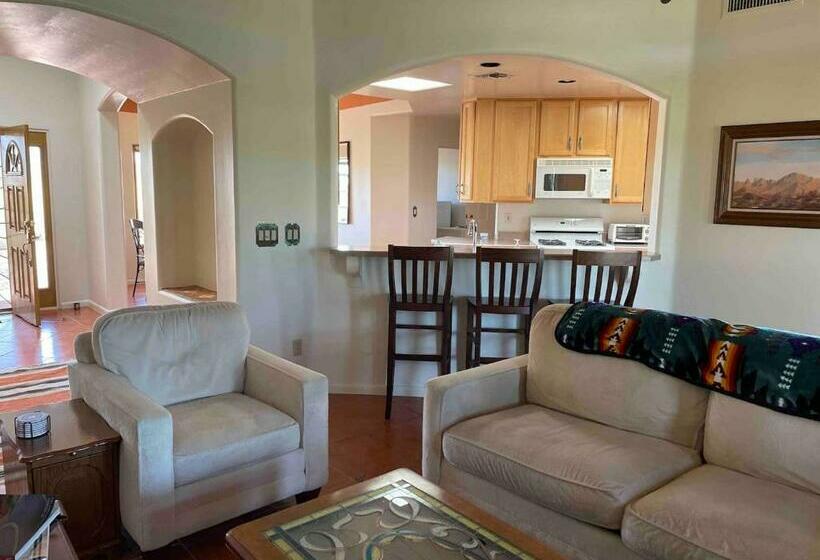 Peaceful Sw Style Ranch Home In Wine Country