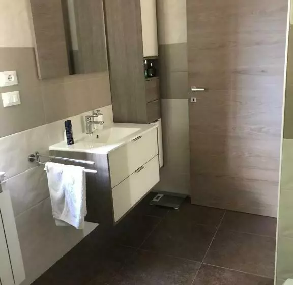 Villa Lara Mit Separatem Extra Zimmer Mit Wc Und Dusche