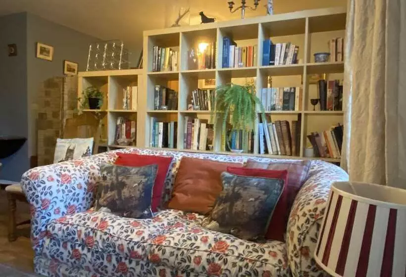 Beautiful Town Centre Apartment By River And Station