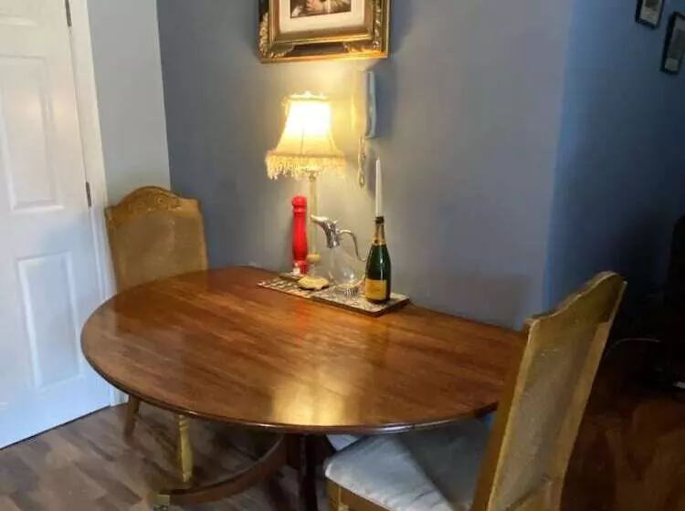 Beautiful Town Centre Apartment By River And Station