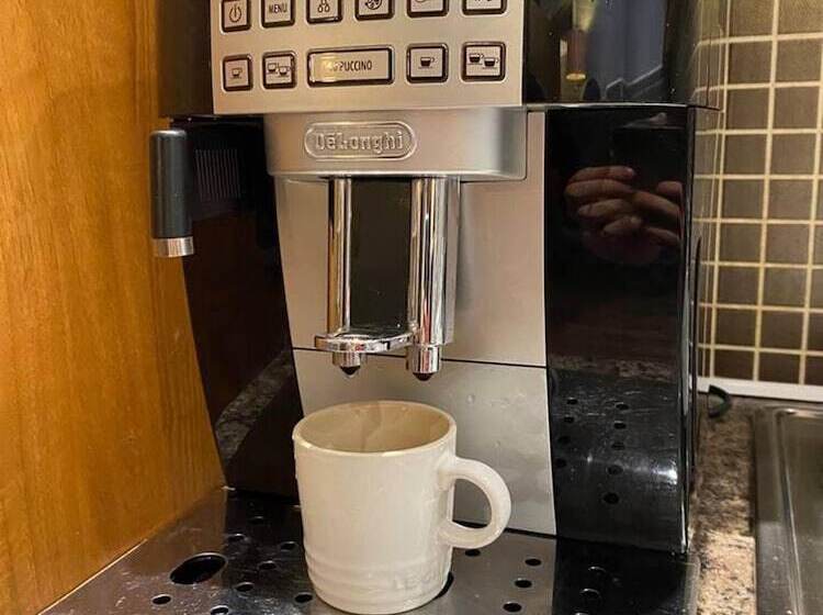 Beautiful Town Centre Apartment By River And Station