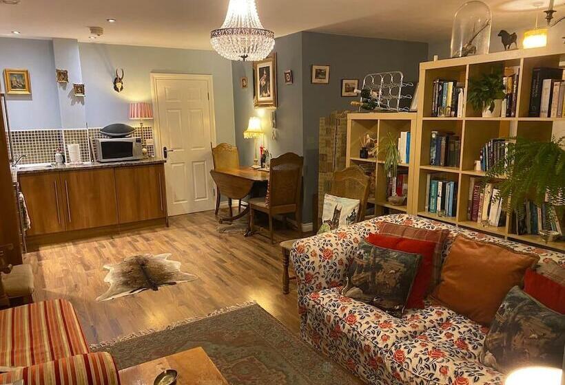 Beautiful Town Centre Apartment By River And Station