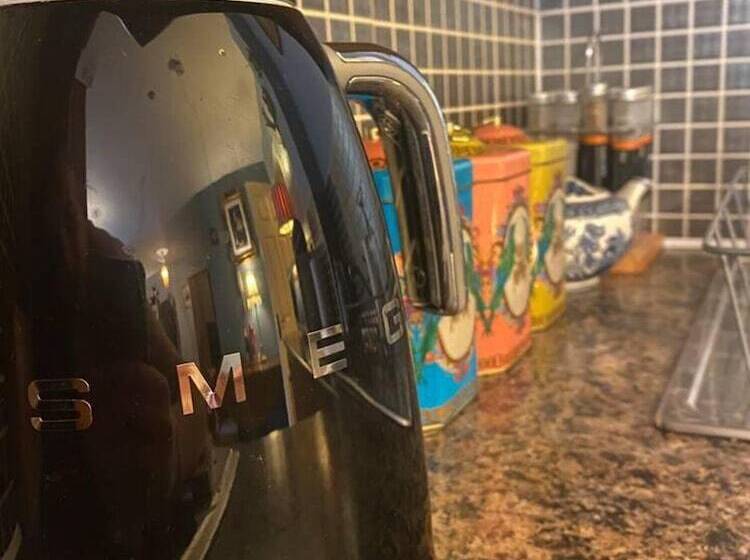 Beautiful Town Centre Apartment By River And Station