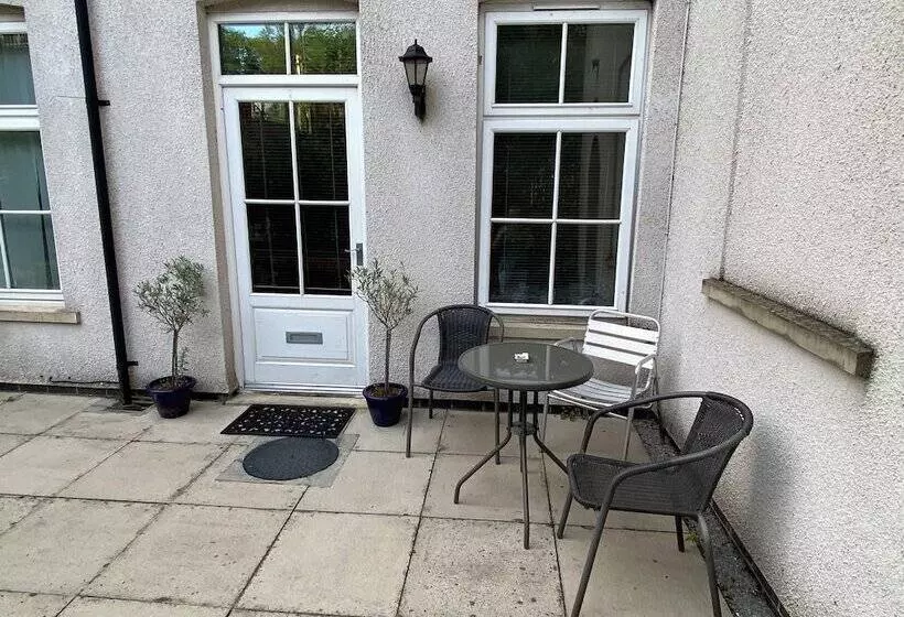 Beautiful Town Centre Apartment By River And Station